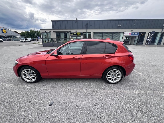 BMW 118d 3 of 5