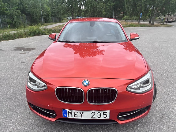 BMW 118d 2 of 5