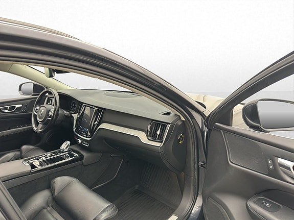 Volvo V60 11 of 30