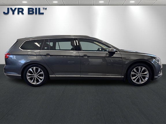 Volkswagen Passat 2 of 5