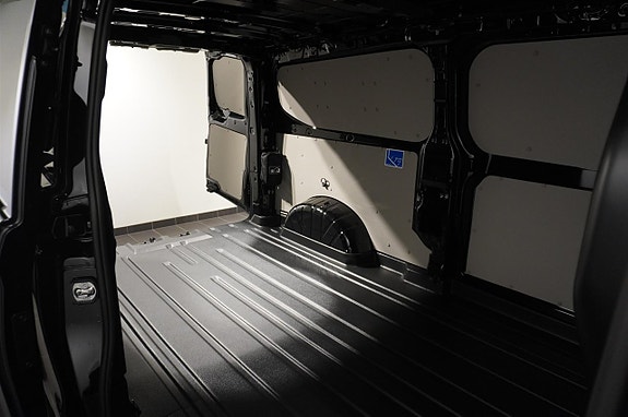 Ford Transit Custom 11 of 16