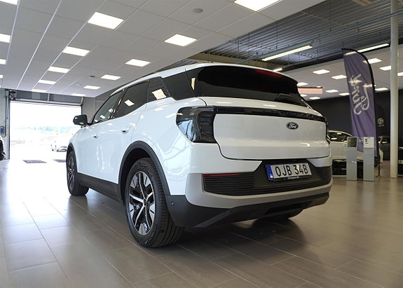 Ford Explorer 4 of 5