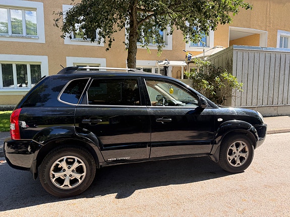 Hyundai Tucson 2 of 5
