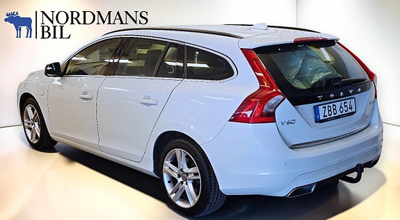 Volvo V60 2 of 5