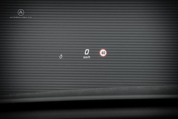 Mercedes-Benz E220 9 of 25