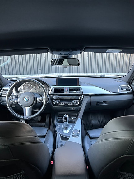 BMW 320i 9 of 10