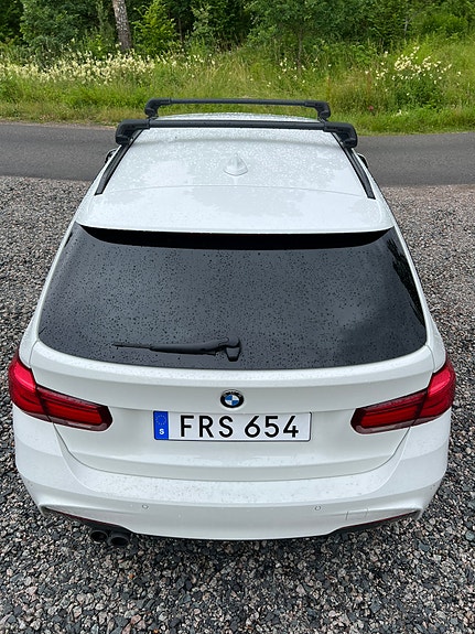 BMW 320i 5 of 5