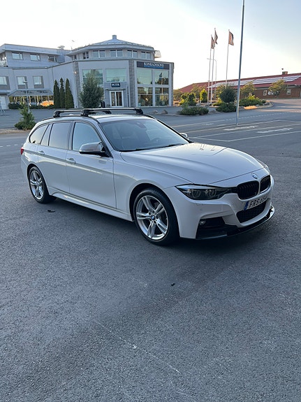 BMW 320i 2 of 10