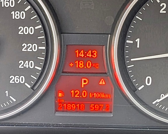 BMW 330xd 6 of 12