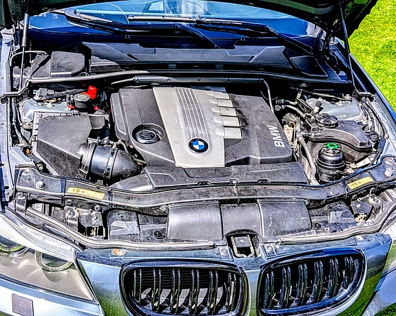 BMW 330xd 9 of 12