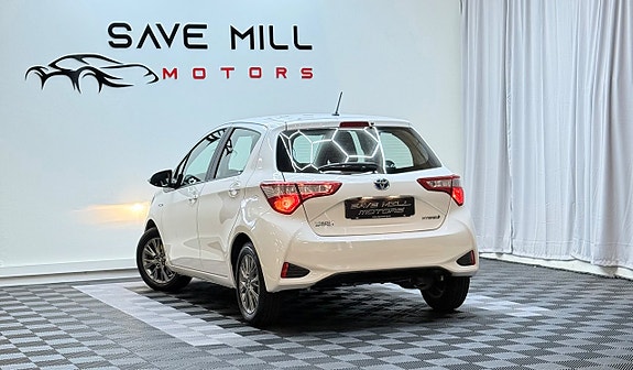 Toyota Yaris 4 of 12