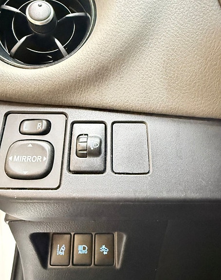 Toyota Yaris 11 of 12