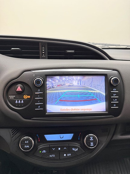 Toyota Yaris 12 of 12