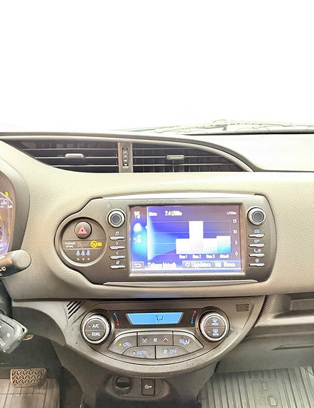 Toyota Yaris 9 of 12