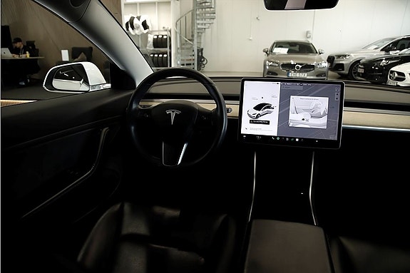 Tesla Model 3 6 of 11