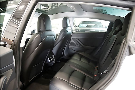 Tesla Model 3 8 of 11
