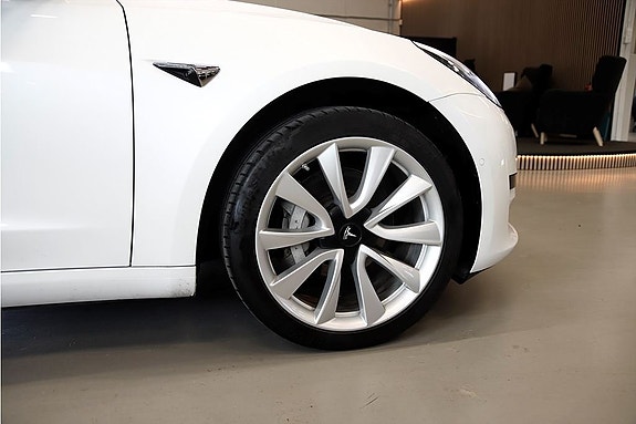 Tesla Model 3 11 of 11