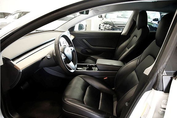 Tesla Model 3 7 of 11