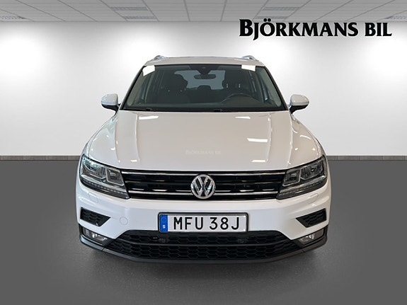 Volkswagen Tiguan 2 of 5