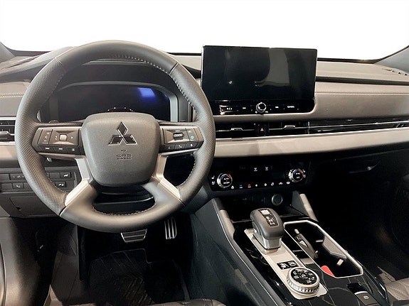 Mitsubishi Outlander 3 of 9