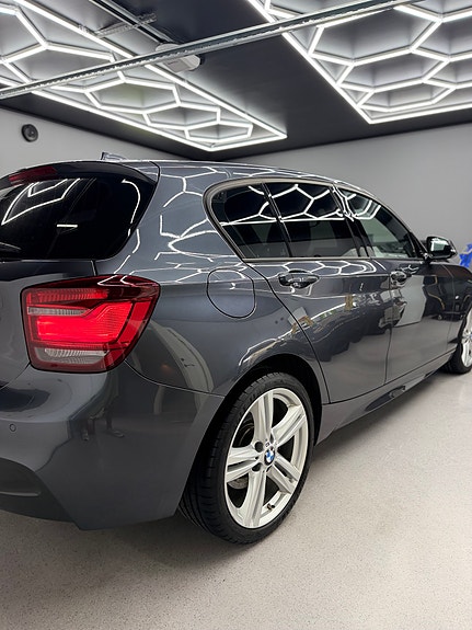 BMW 120d 2 of 5