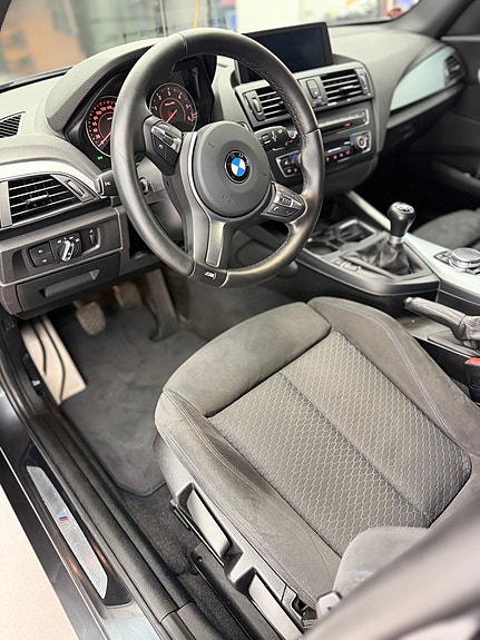 BMW 120d 6 of 11