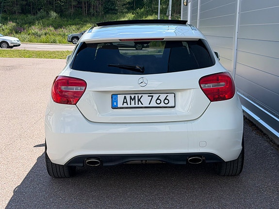 Mercedes-Benz A180 4 of 5