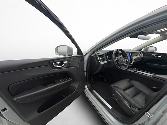 Volvo XC60 13 of 30