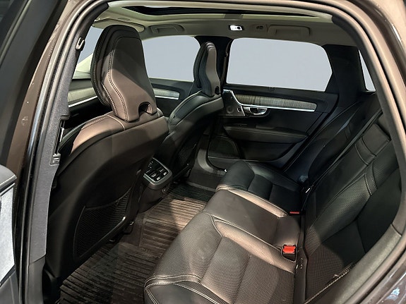 Volvo V90 Cross Country 13 of 25