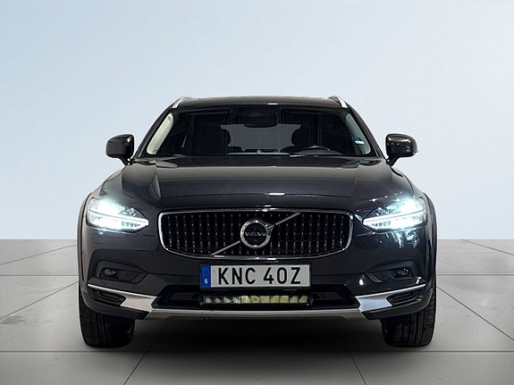 Volvo V90 Cross Country 2 of 25