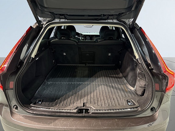 Volvo V90 Cross Country 12 of 25