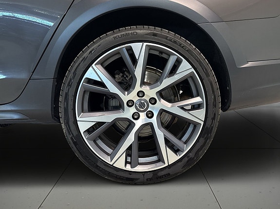 Volvo V90 Cross Country 14 of 25