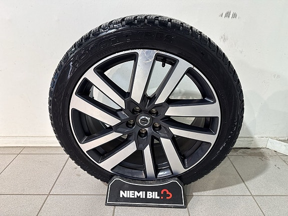 Volvo V90 Cross Country 23 of 25