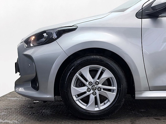 Toyota Yaris 11 of 28