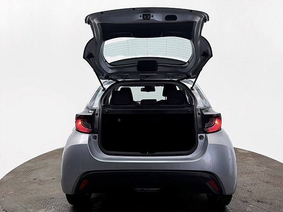 Toyota Yaris 8 of 28