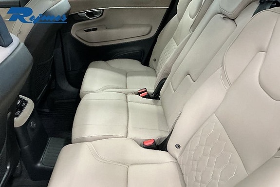 Volvo XC90 11 of 20