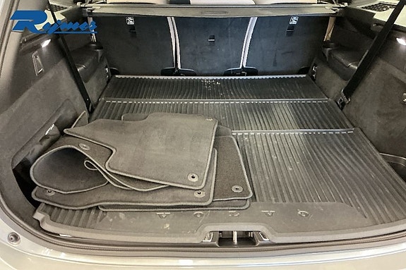 Volvo XC90 10 of 20