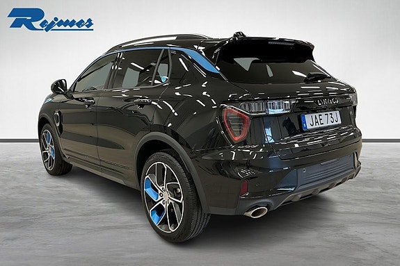 Lynk & Co 01 2 of 5