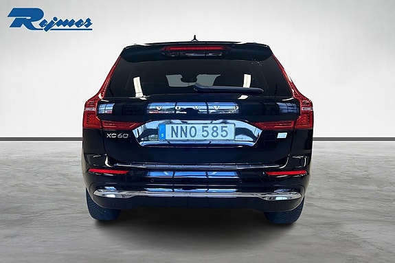 Volvo XC60 2 of 5