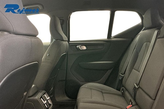 Volvo EX40 13 of 18