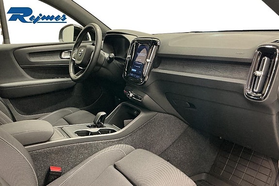 Volvo EX40 11 of 18