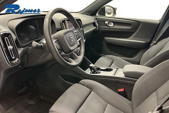 Volvo EX40 6 of 18