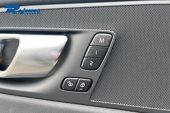 Volvo XC60 6 of 27