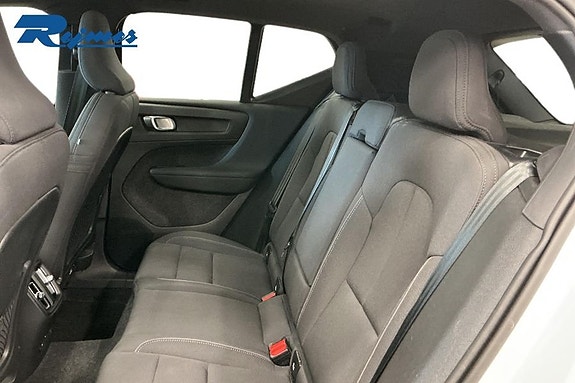 Volvo EX40 7 of 18