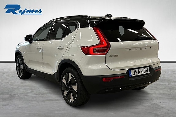 Volvo EX40 2 of 18