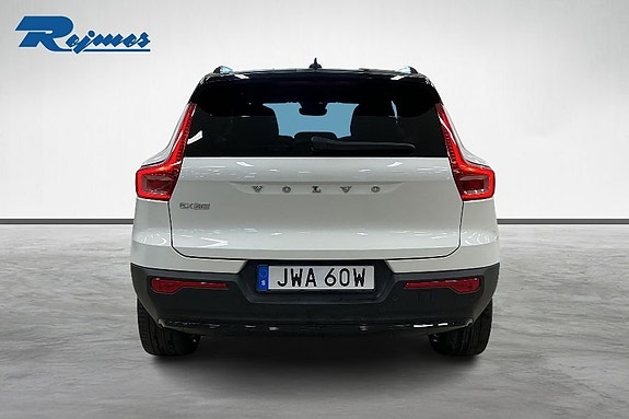 Volvo EX40 4 of 18