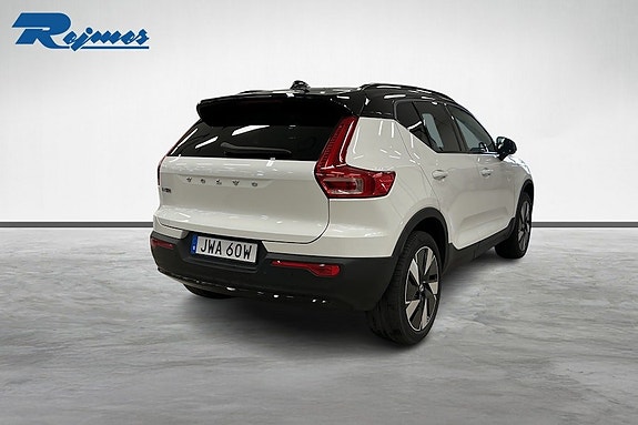 Volvo EX40 17 of 18