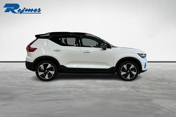 Volvo EX40 16 of 18