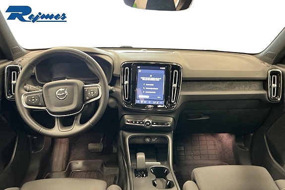 Volvo EX40 8 of 18