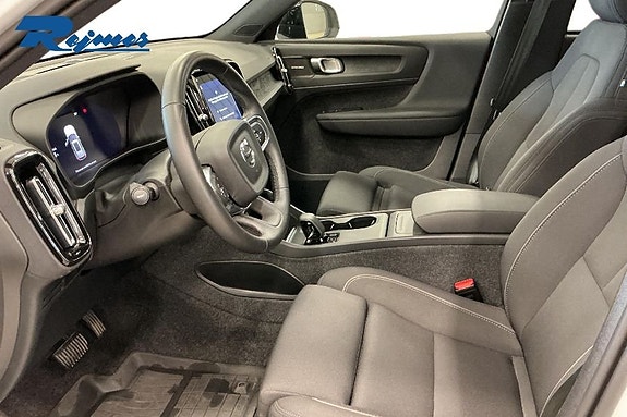 Volvo EX40 11 of 18